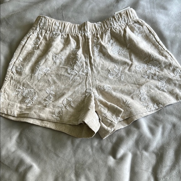 Abercrombie & Fitch Pants - Abercrombie & Fitch Embroidered Pull On Shorts